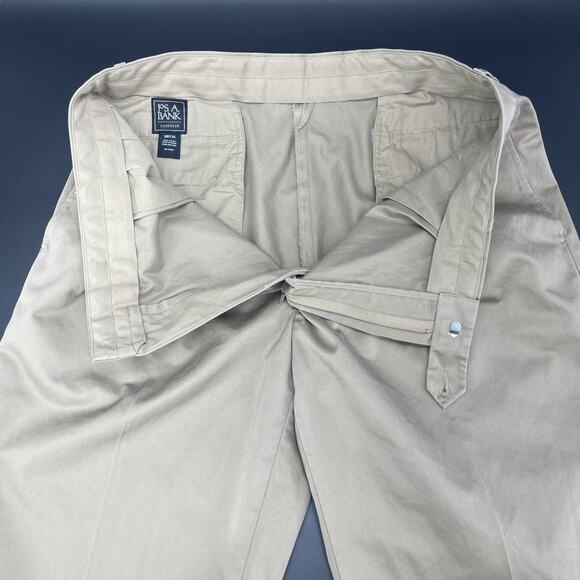 Jos A Bank Traveler Fits Mens 38 x 28 Chinos Cotton Khaki Pleated Cuffed Preppy - Picture 4 of 7
